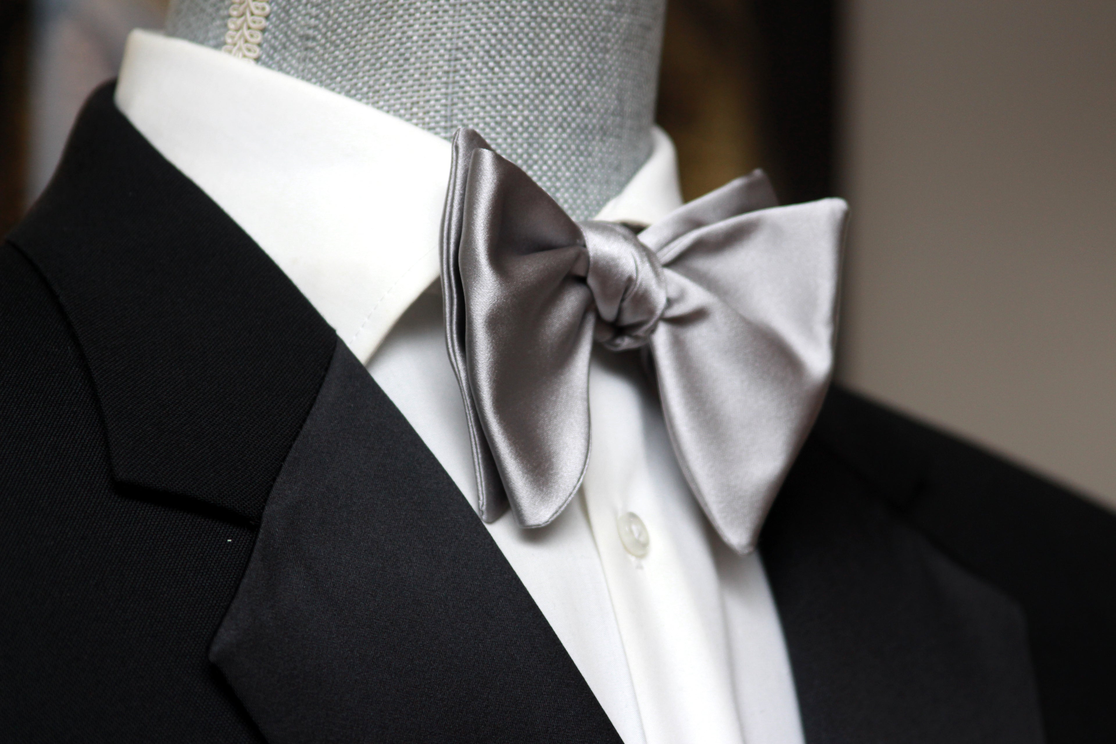 Big Butterfly Silver Silk Bow Tie