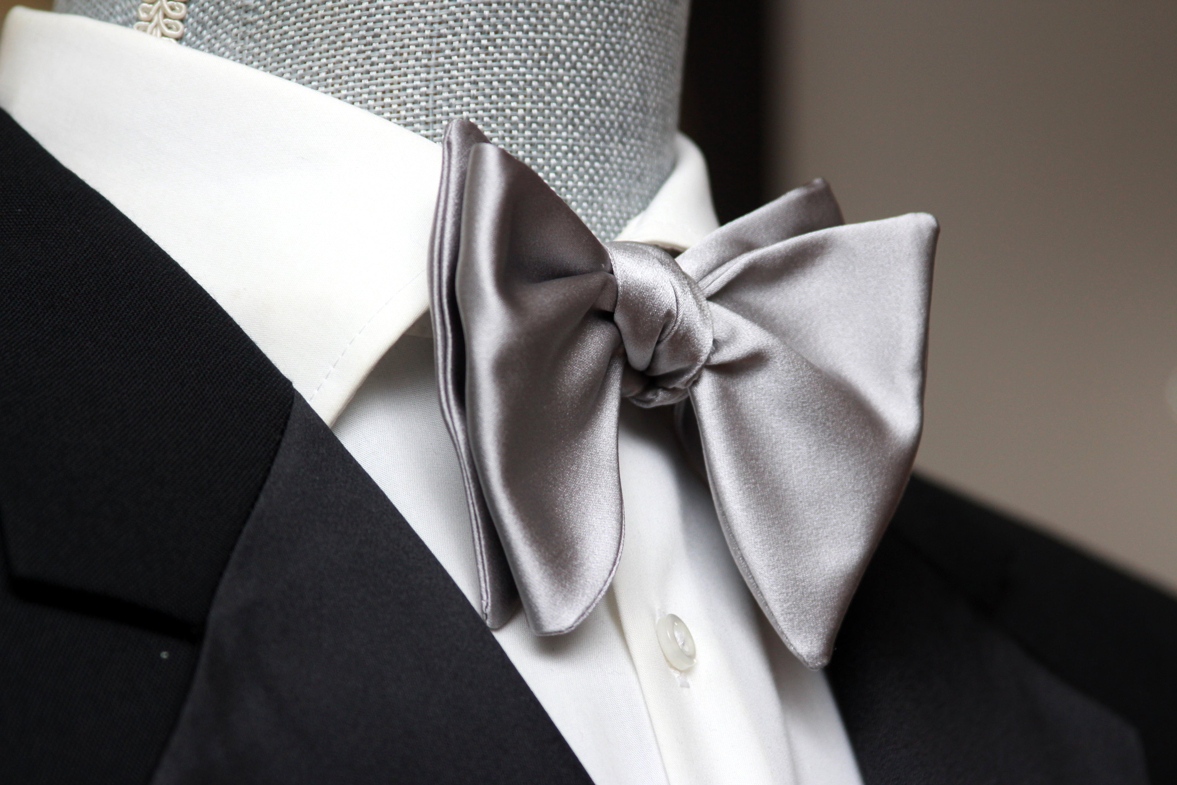 Big Butterfly Silver Silk Bow Tie