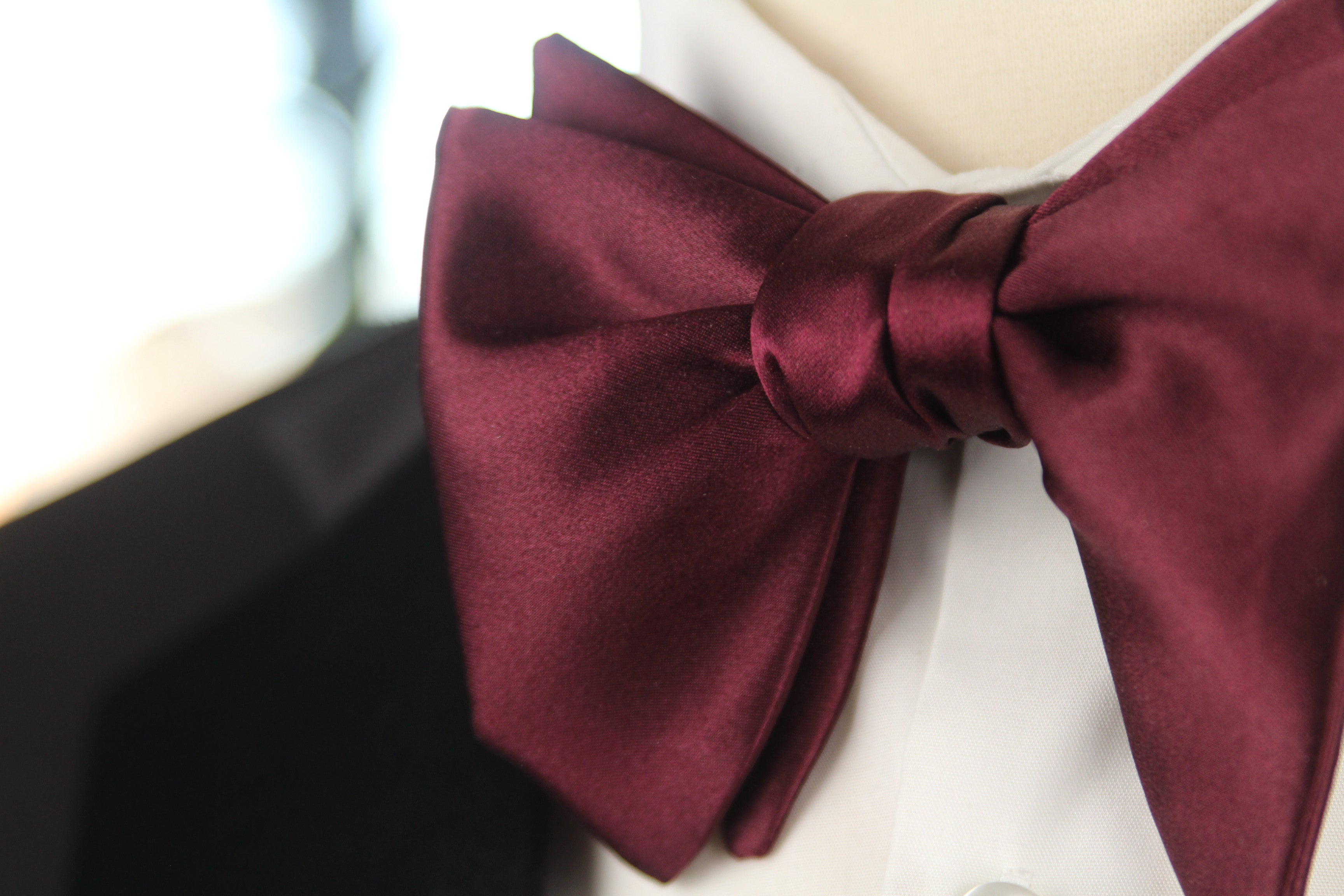Maroon bow tie on a white background