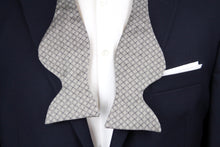 Load image into Gallery viewer, Grey Big Butterfly Silk Bow Tie
