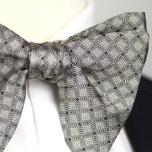 Load image into Gallery viewer, Grey Big Butterfly Silk Bow Tie
