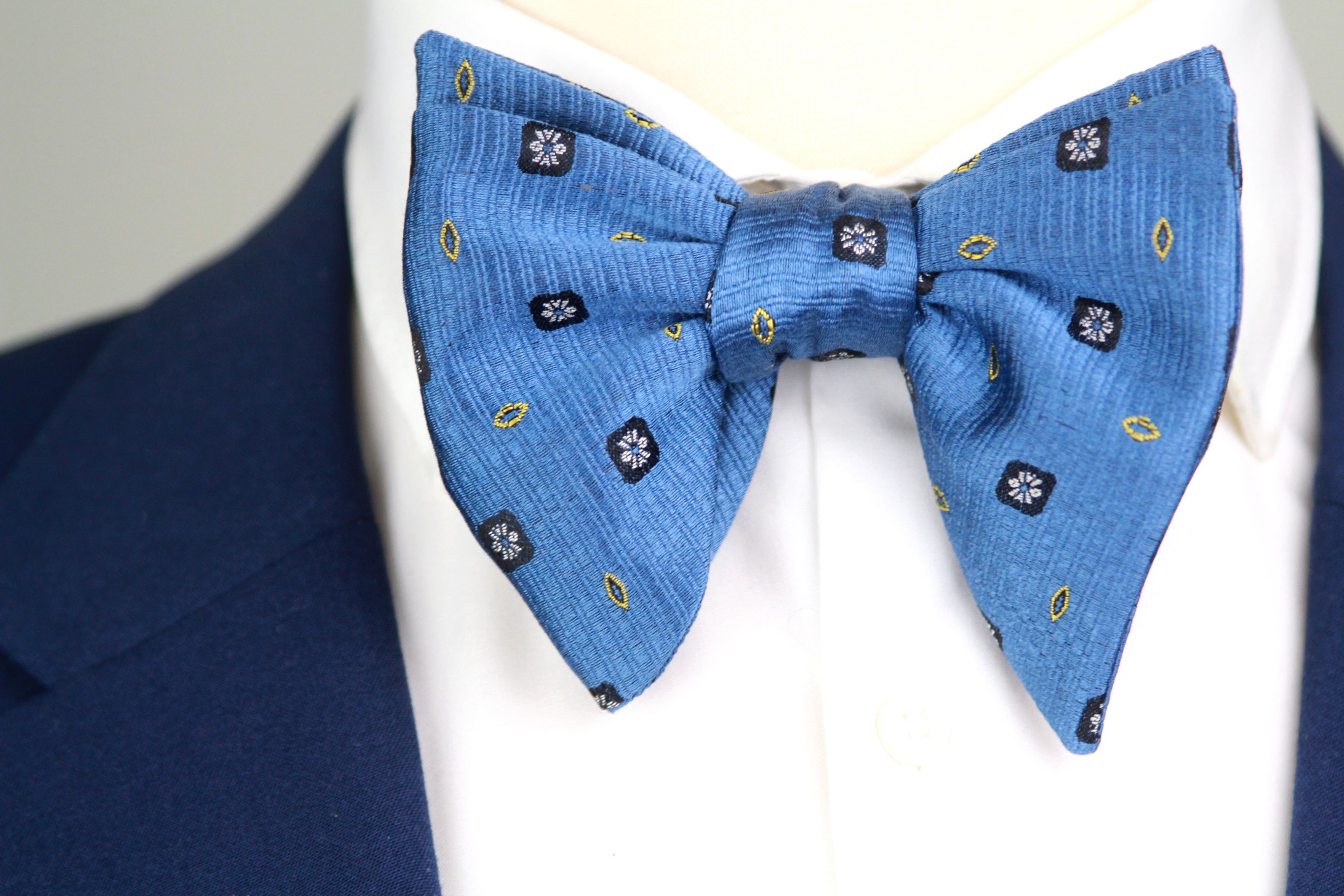 Big Butterfly Blue Ornament Silk Bow Tie