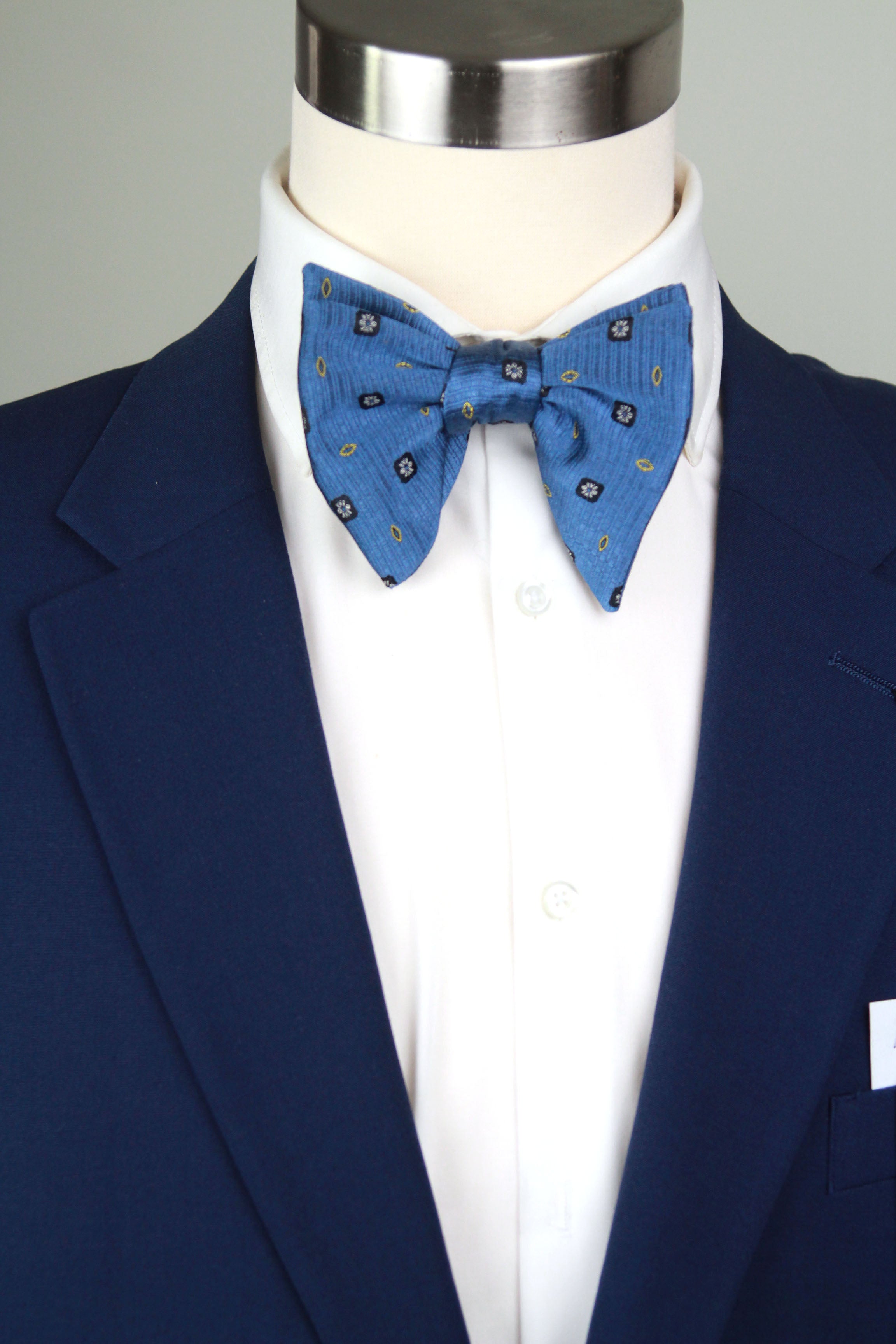 Big Butterfly Blue Ornament Silk Bow Tie