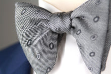 Load image into Gallery viewer, Big Butterfly Grey Ornament Silk Bow Tie
