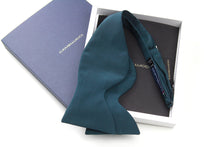Load image into Gallery viewer, Men&#39;s midnight green teal Large Silk Bow Tie S719
