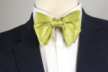 Load image into Gallery viewer, Big Butterfly Silk Bow Tie
