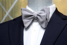 Load image into Gallery viewer, Big Butterfly Grey Matte Silk Bow Tie
