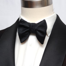 Load image into Gallery viewer, Butterfly Self-tied Black Silk Bow Tie
