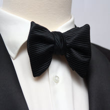 Load image into Gallery viewer, Butterfly Self-tied Black Silk Bow Tie
