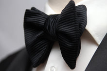 Load image into Gallery viewer, Butterfly Self-tied Black Silk Bow Tie
