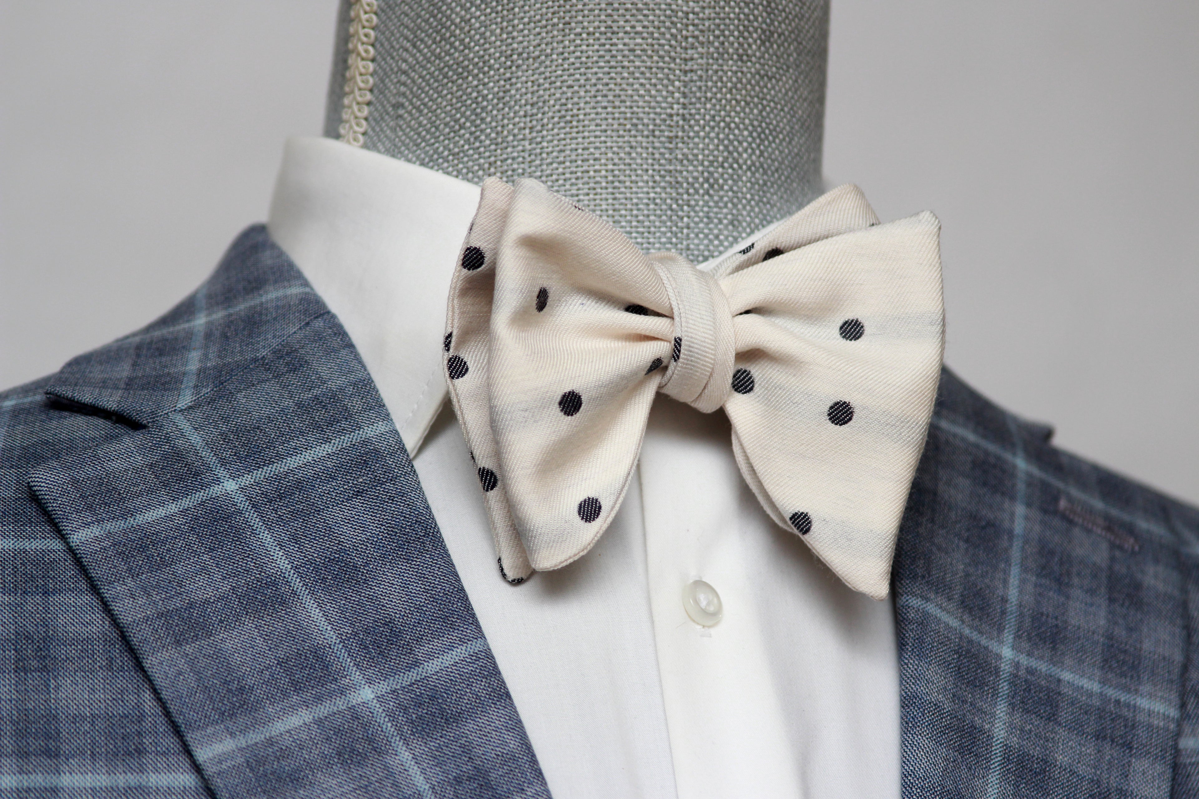 Big Butterfly Off white Polka Dot Silk Bow Tie