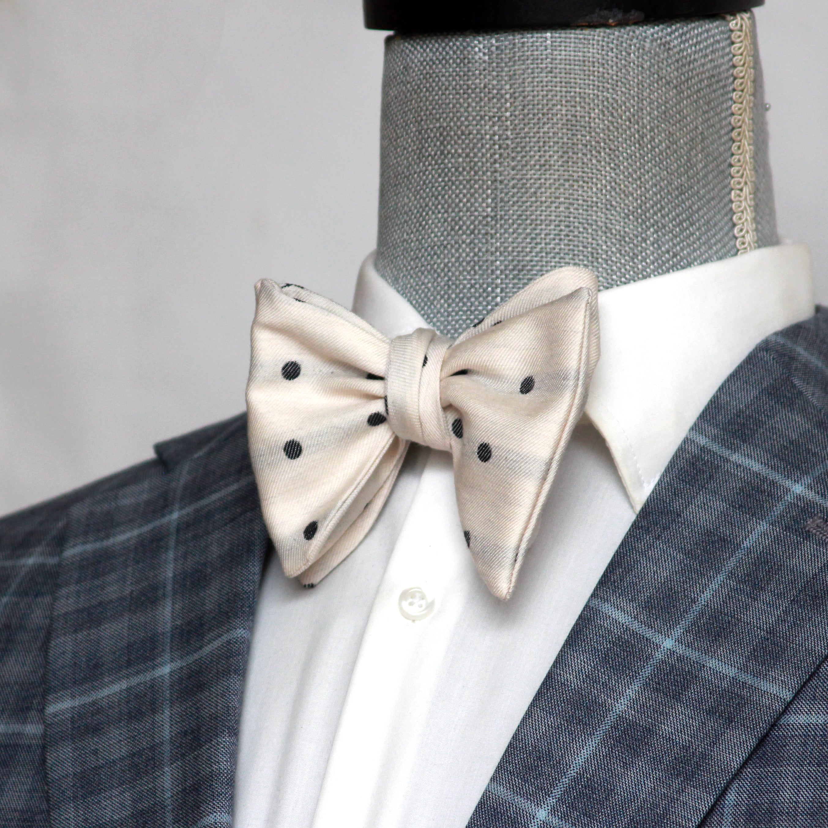 Big Butterfly Off white Polka Dot Silk Bow Tie