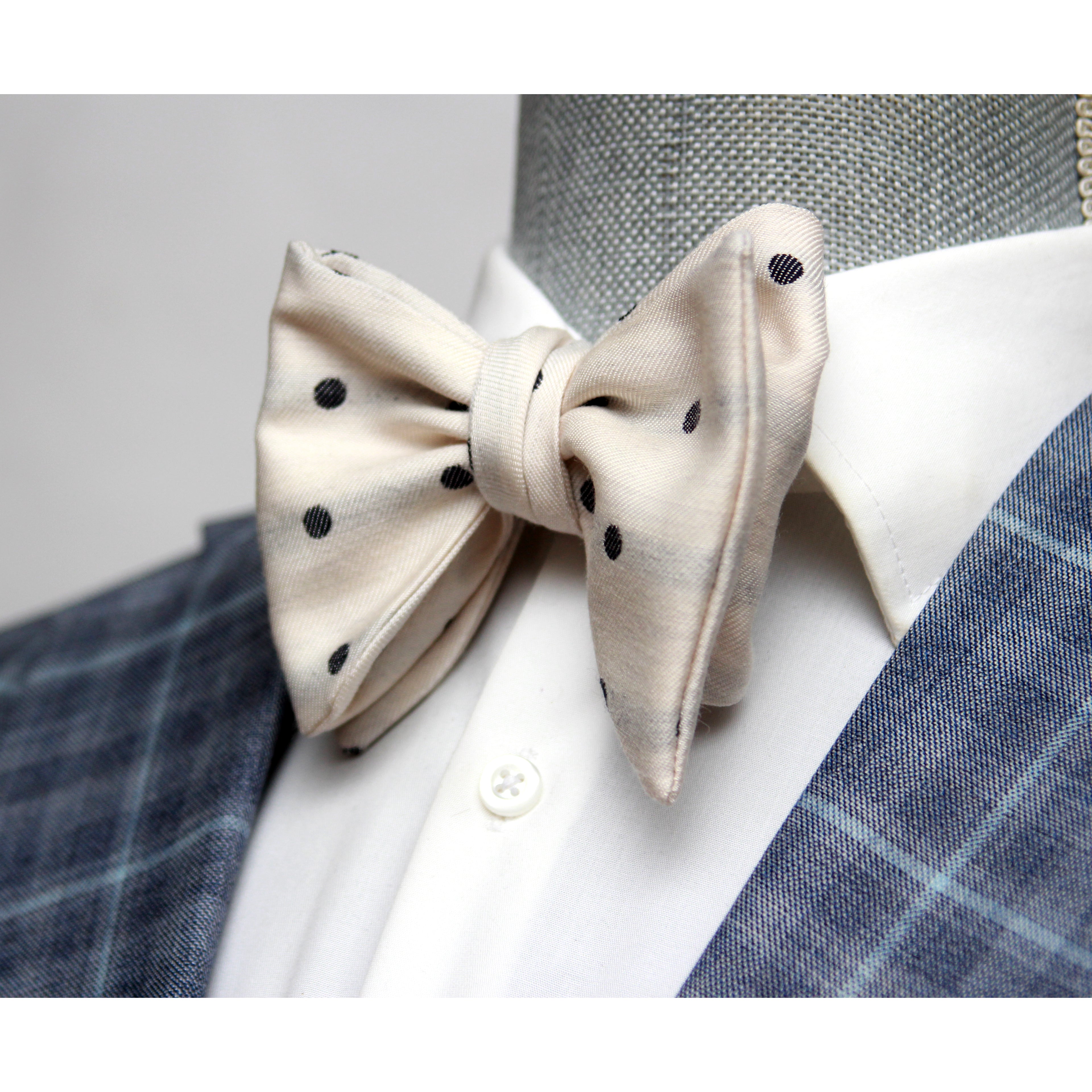 Big Butterfly Off white Polka Dot Silk Bow Tie
