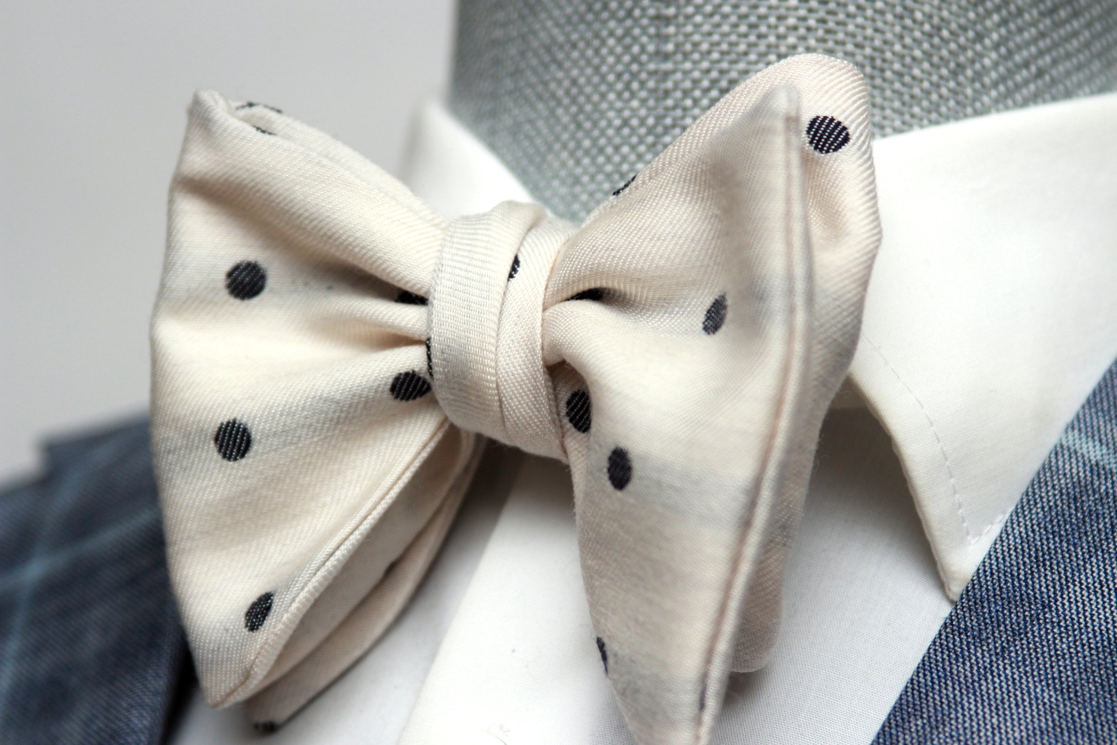 Big Butterfly Off white Polka Dot Silk Bow Tie