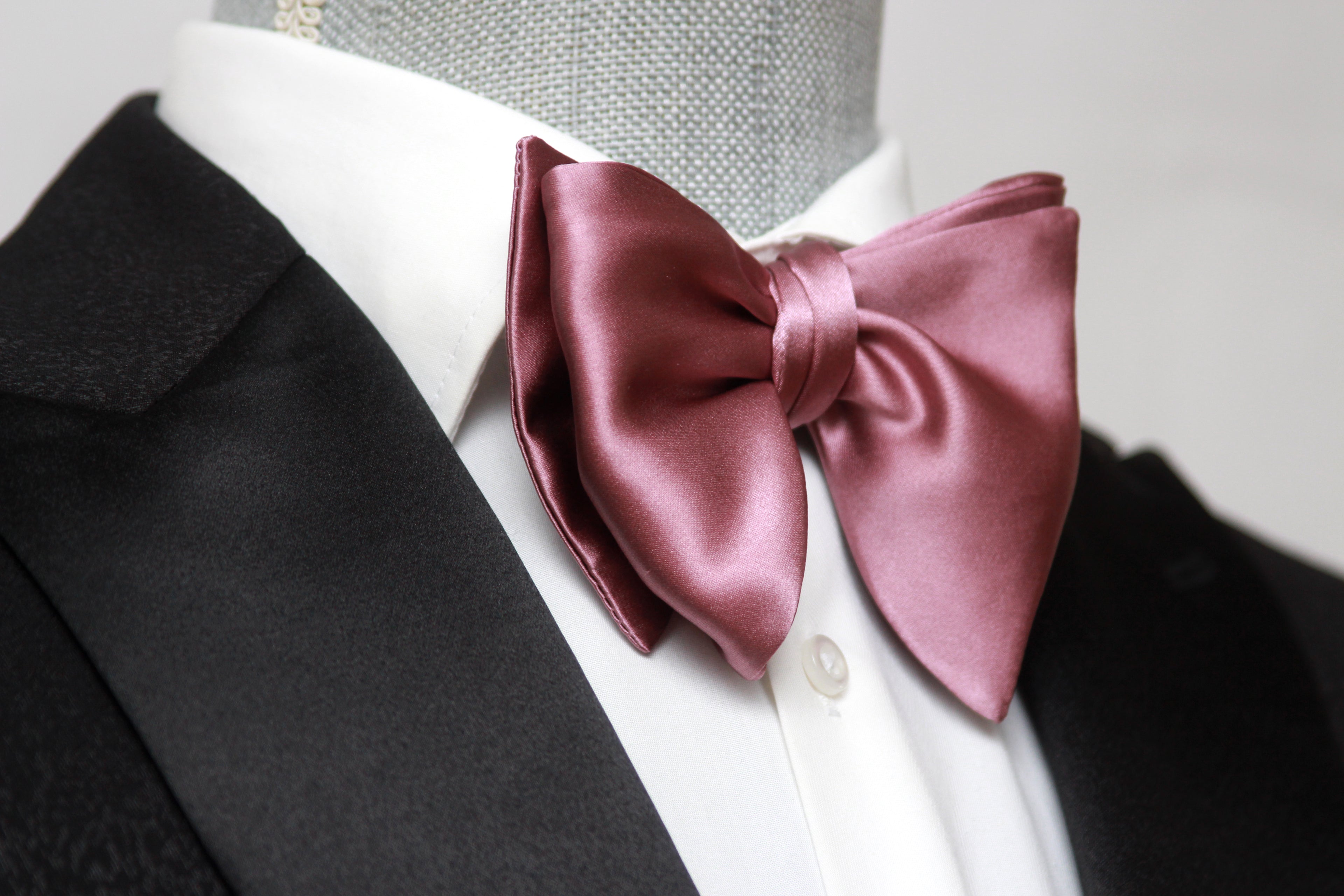 Big Butterfly Dusty Rose Silk Bow Tie