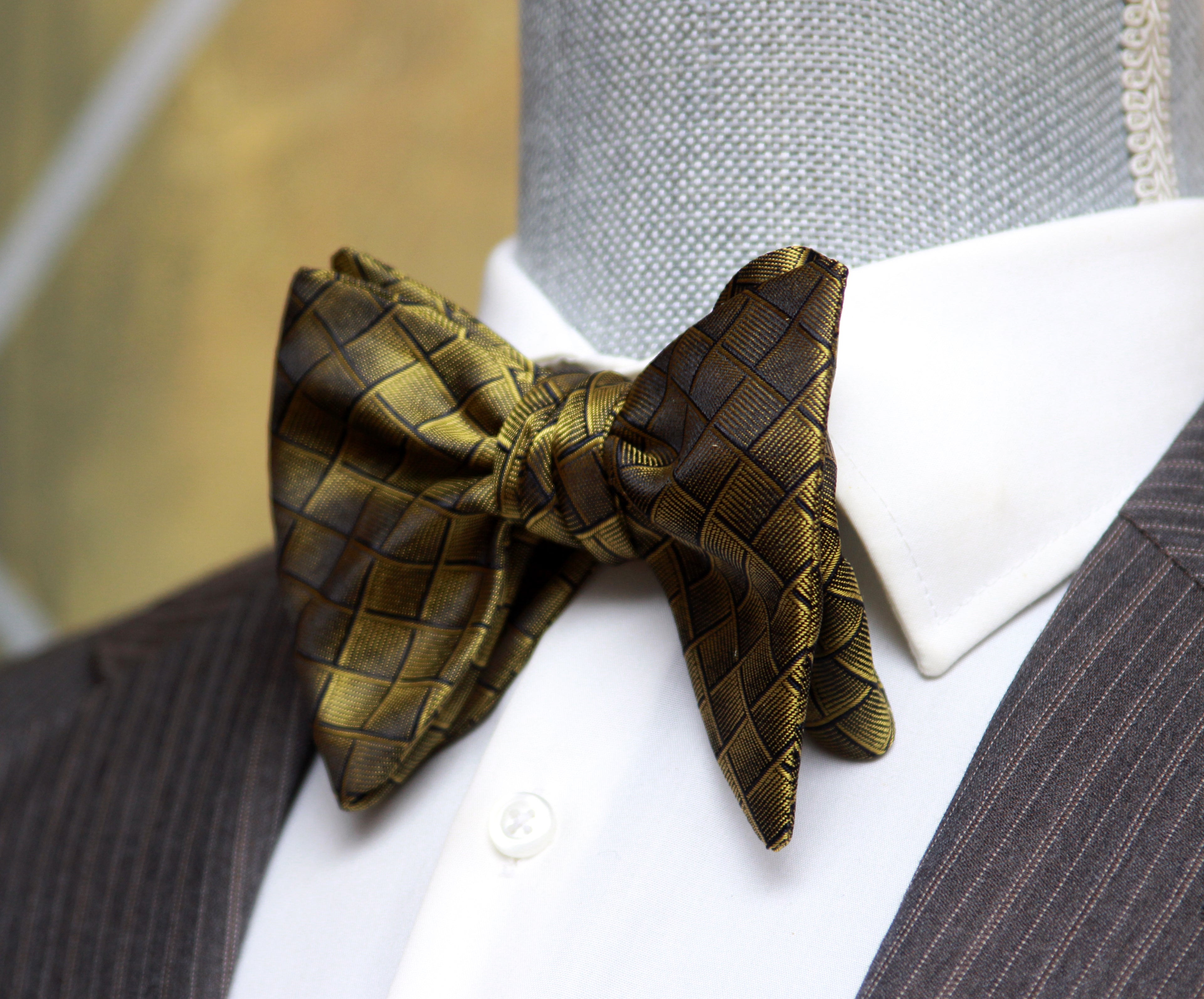 Big Butterfly Gold Silk Bow Tie