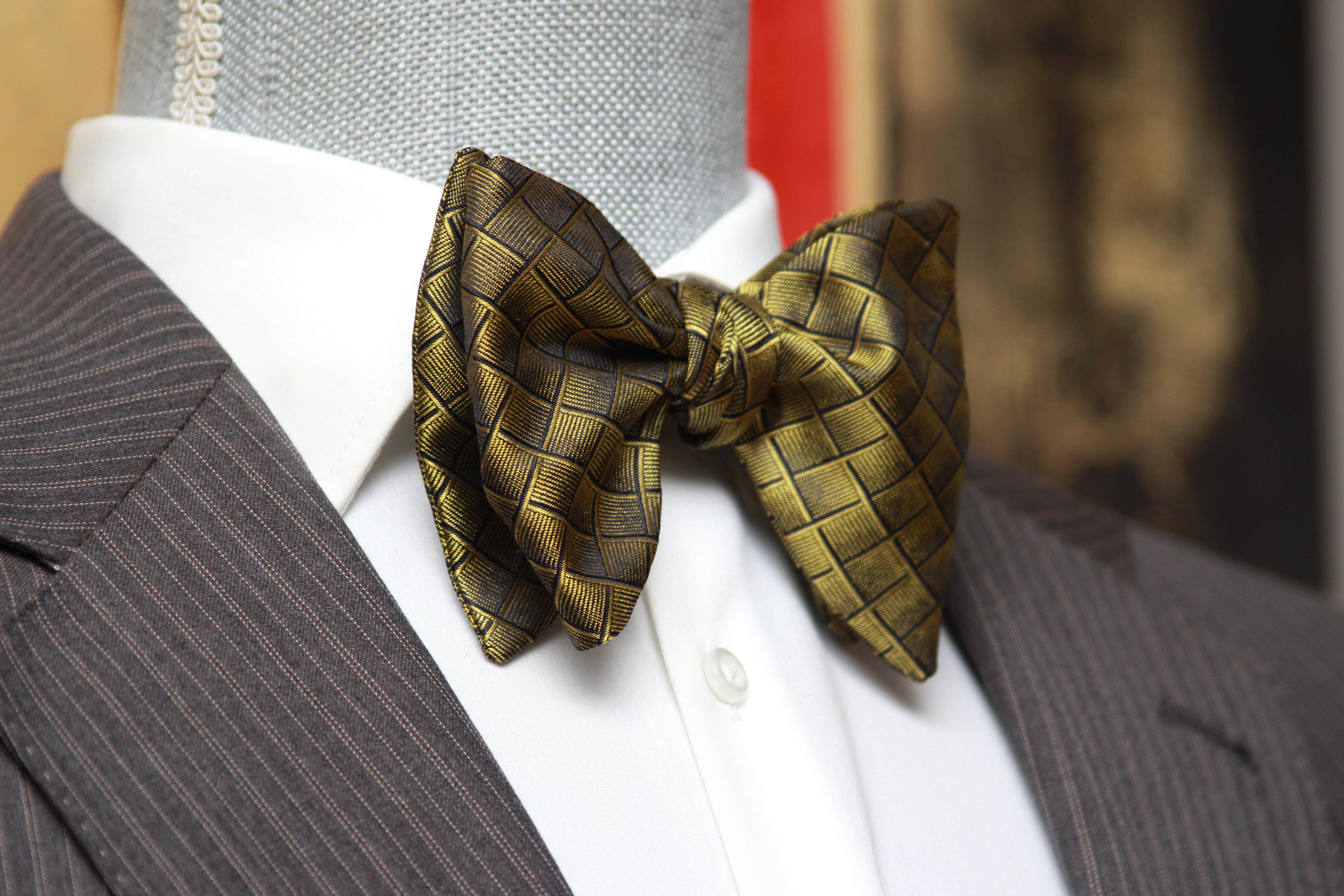 Big Butterfly Gold Silk Bow Tie