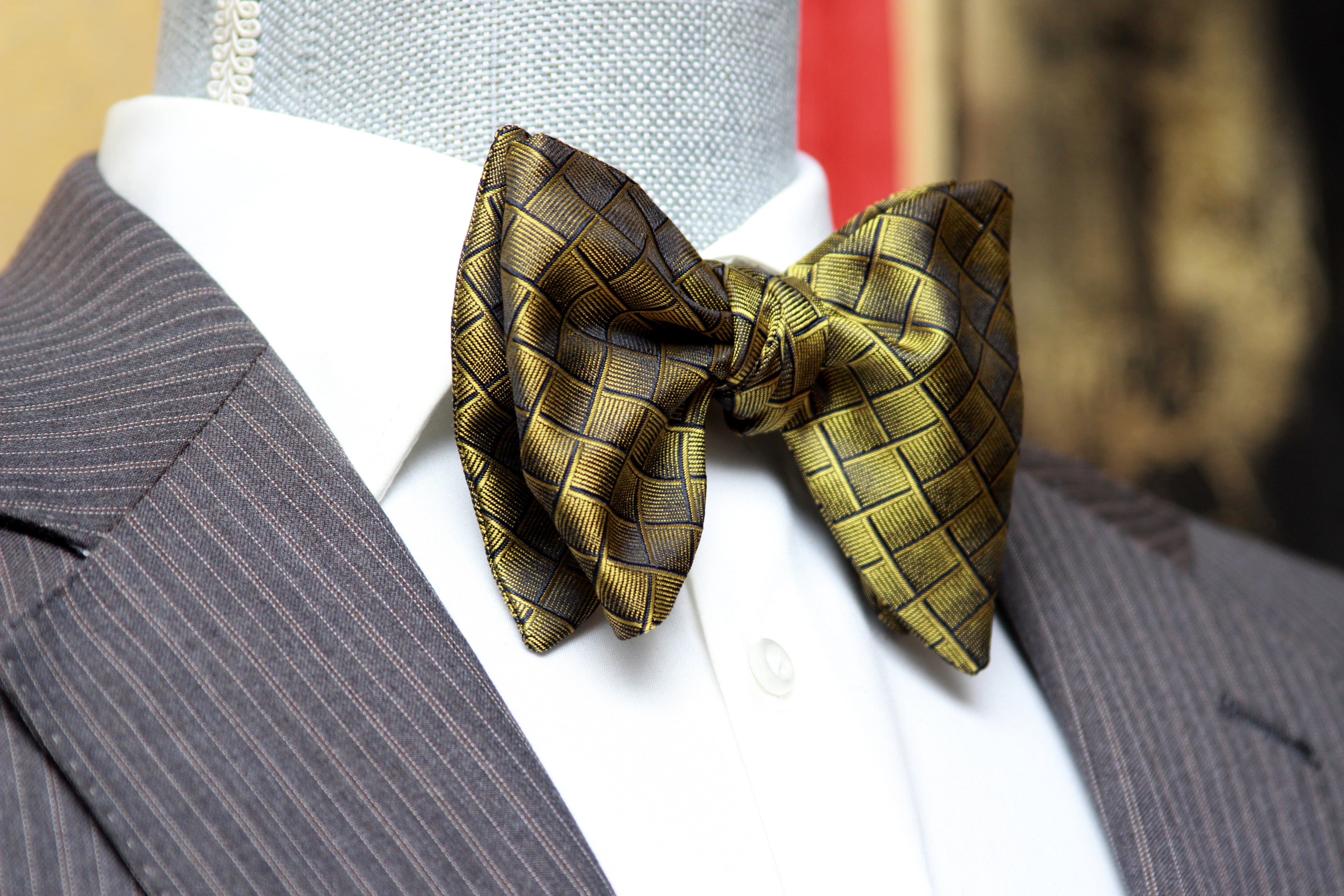 Big Butterfly Gold Silk Bow Tie
