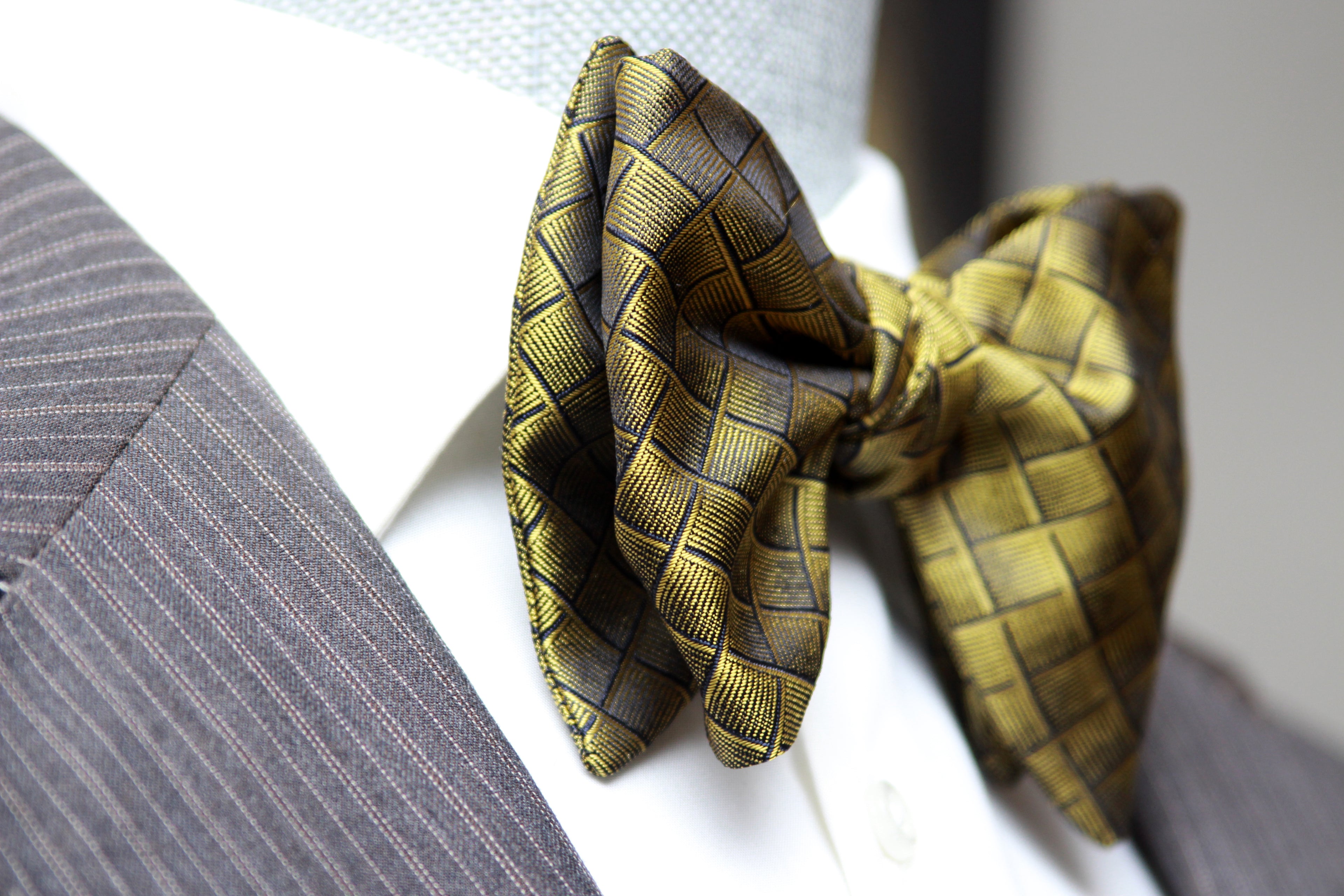 Big Butterfly Gold Silk Bow Tie