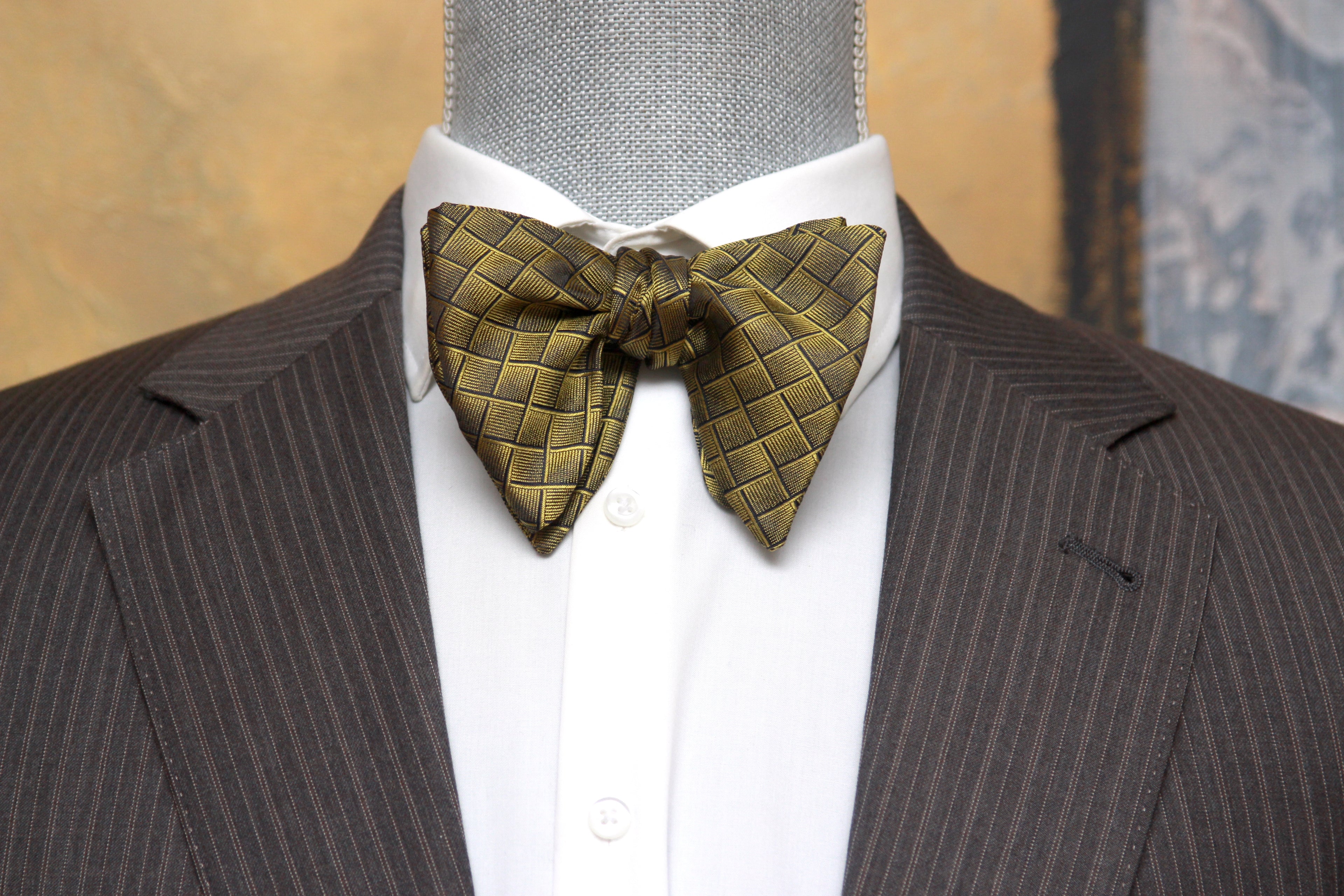 Big Butterfly Gold Silk Bow Tie