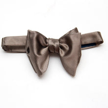 Load image into Gallery viewer, Men&#39;s Large Silk Bow Tie
