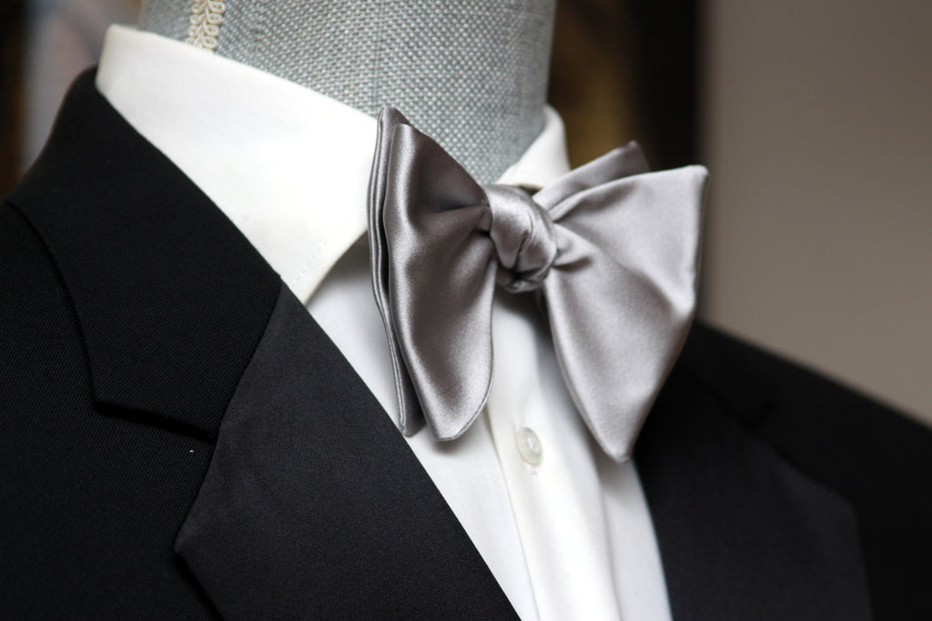 Big Butterfly Silver Silk Bow Tie