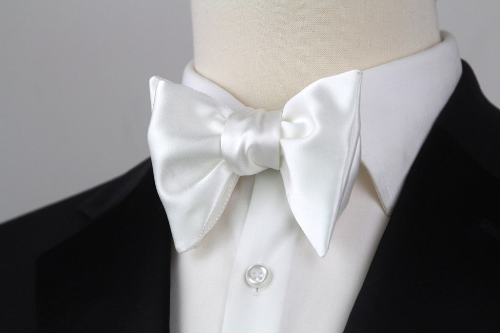 Men's White Silk Bow Tie