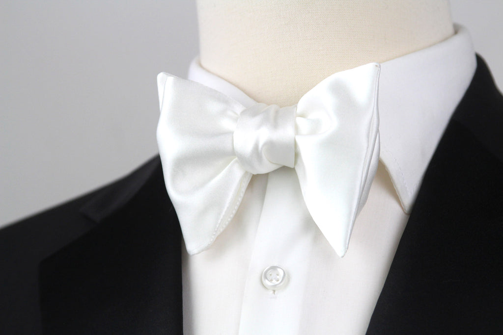 Men's White Silk Bow Tie