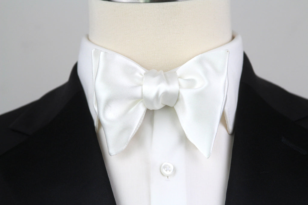 Men's White Silk Bow Tie