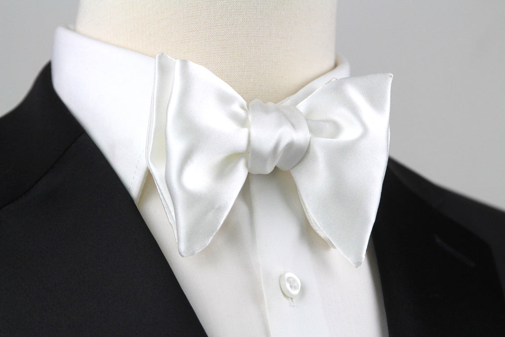 Men's White Silk Bow Tie