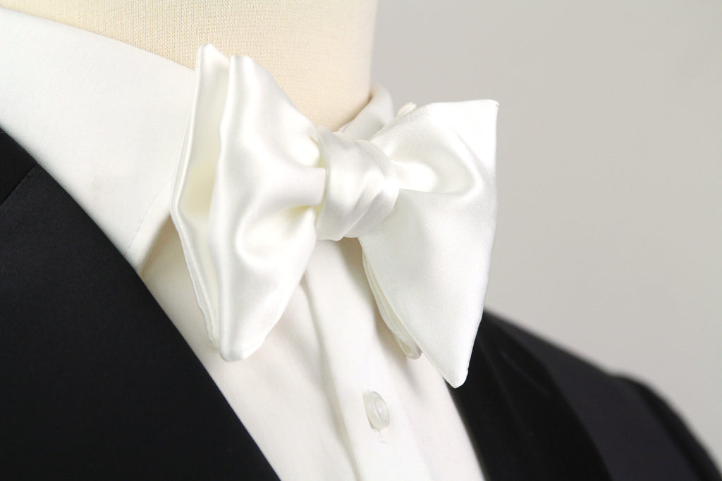 Men's White Silk Bow Tie