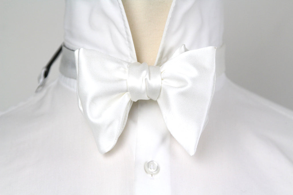 Men's White Silk Bow Tie