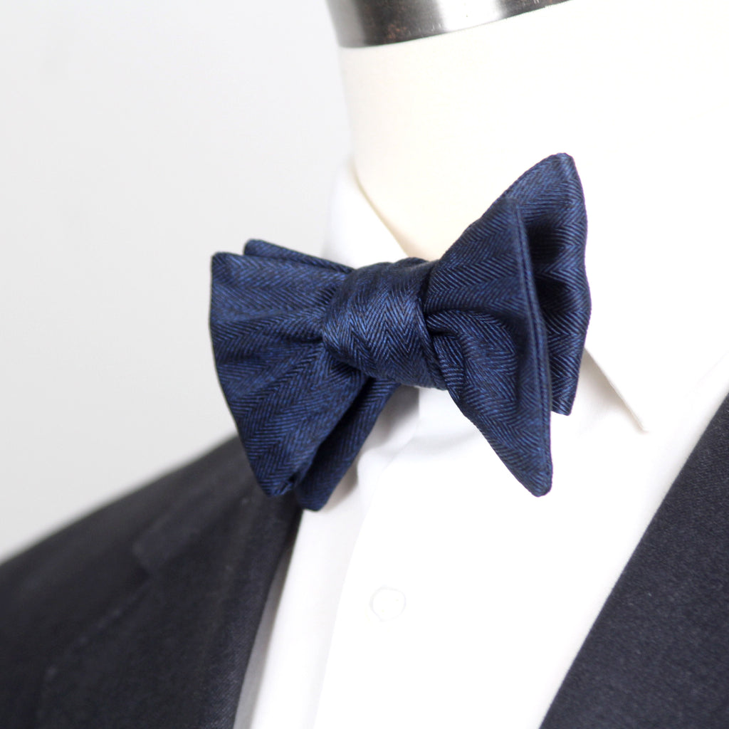 Silk Men's Bow Tie Navy Blue