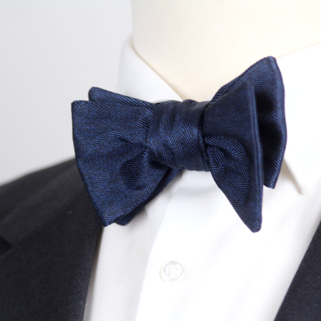 Silk Men's Bow Tie Navy Blue