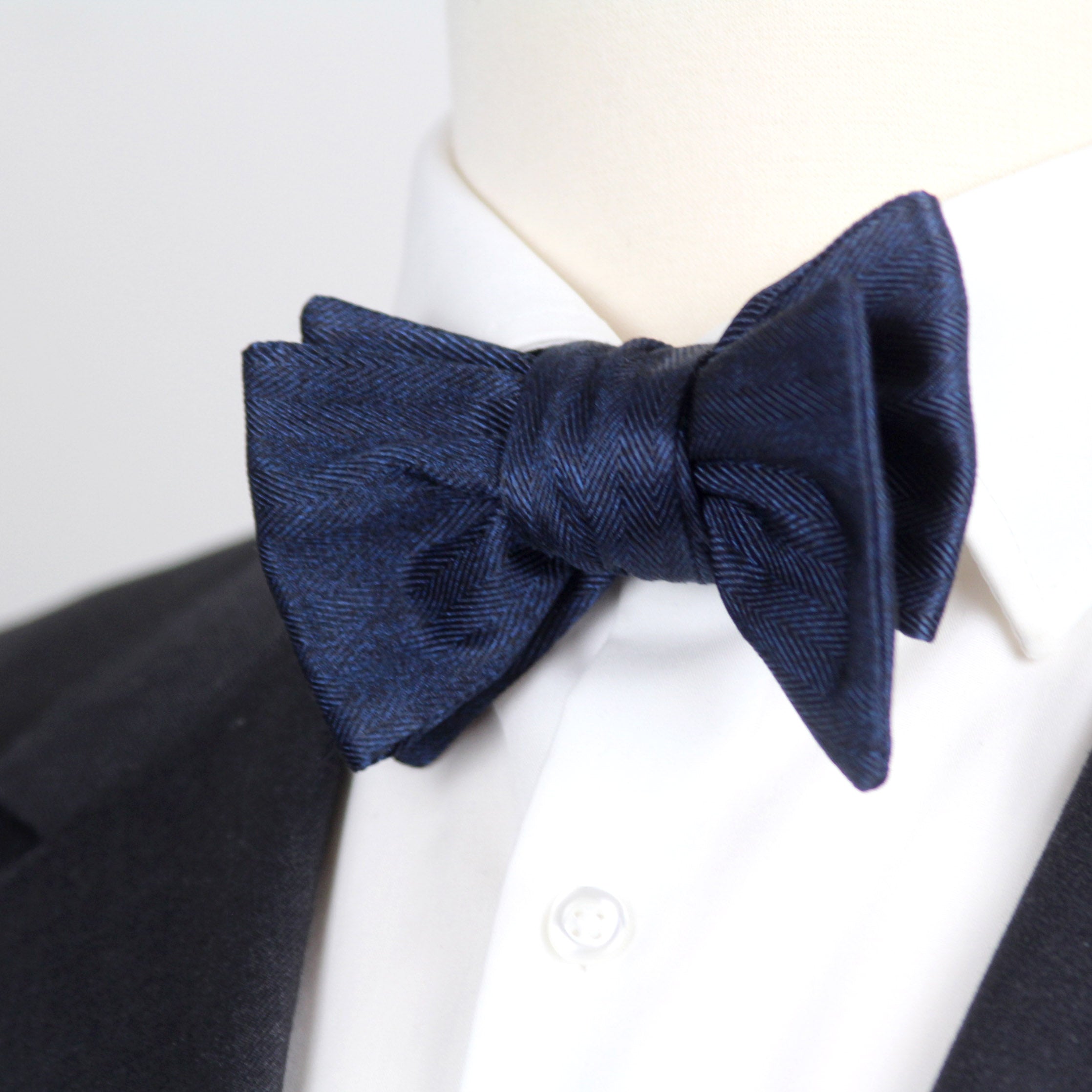 Silk Men's Bow Tie Navy Blue