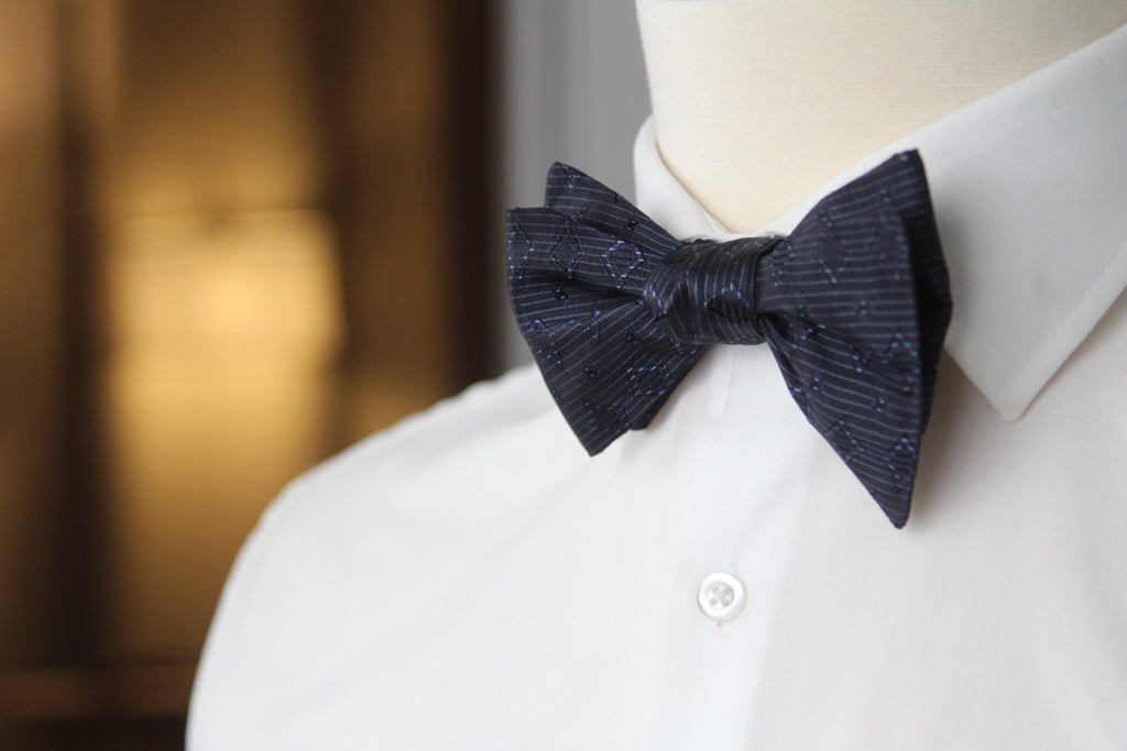 Silk Men's Bow Tie Navy Blue Ornament