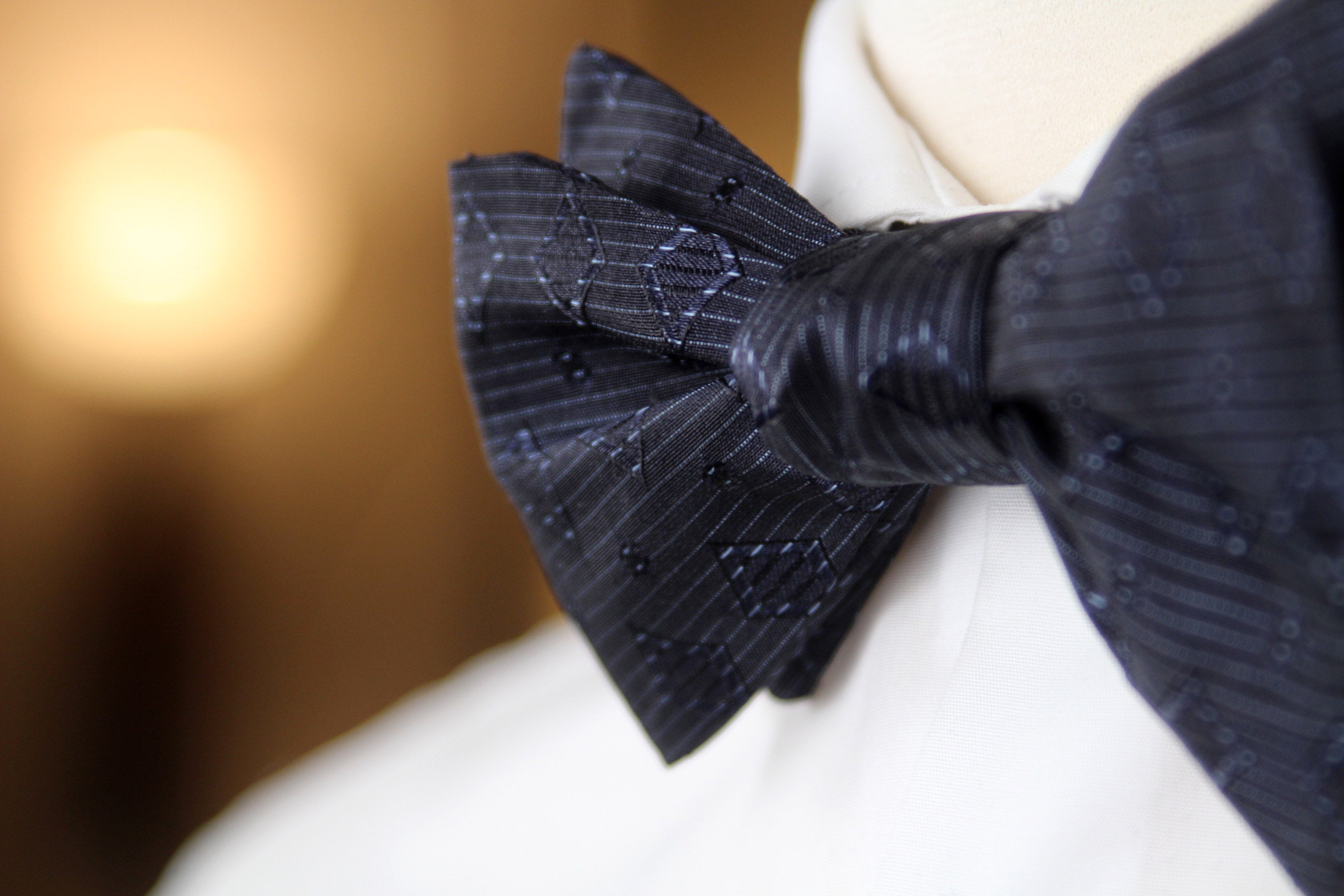 Silk Men's Bow Tie Navy Blue Ornament