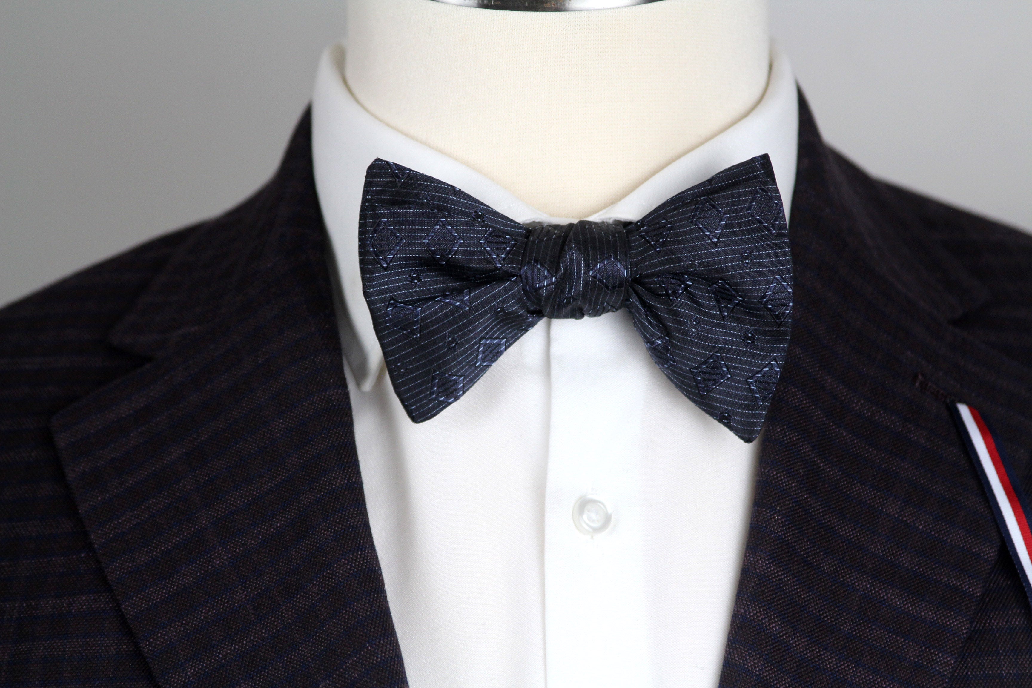Silk Men's Bow Tie Navy Blue Ornament