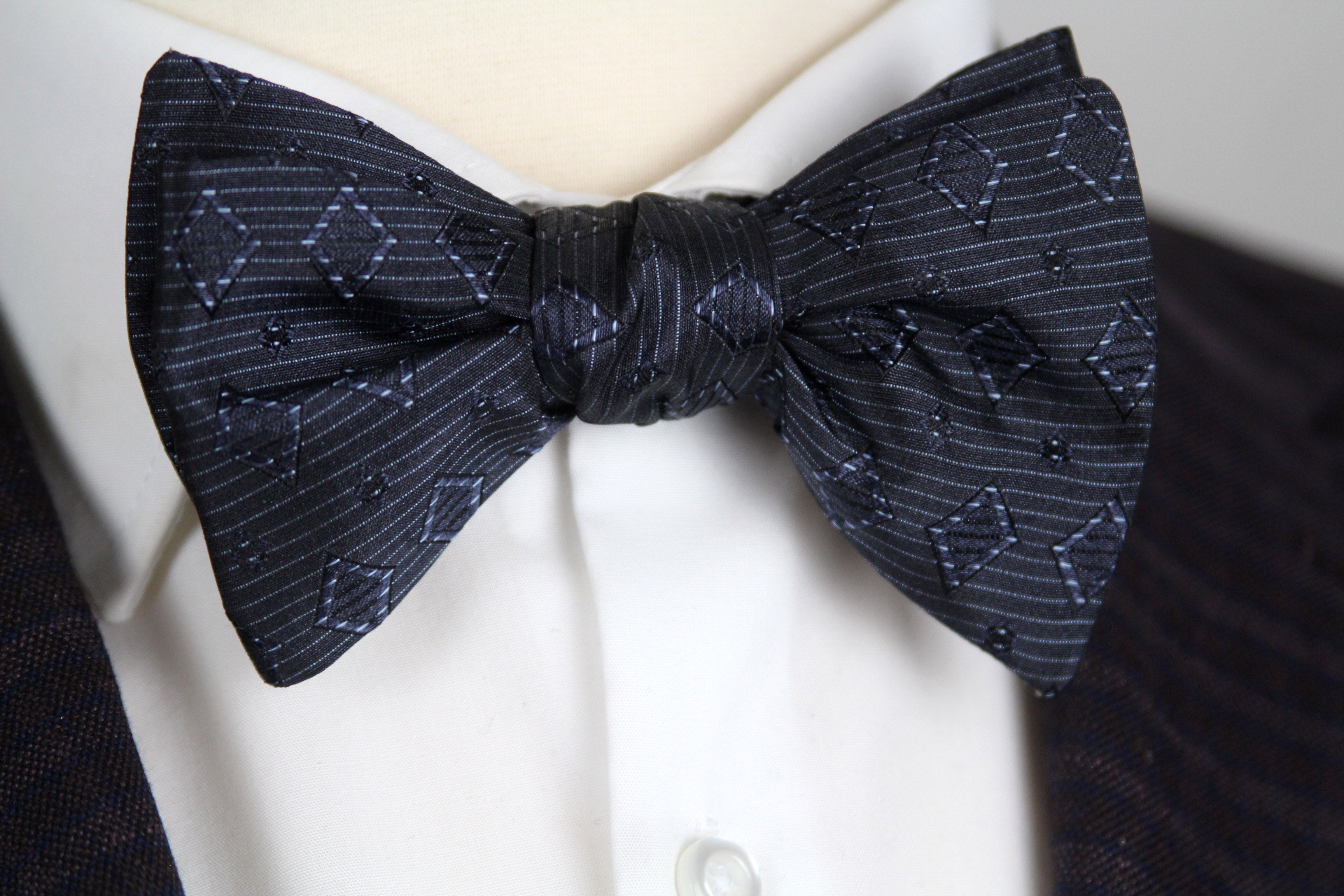 Silk Men's Bow Tie Navy Blue Ornament
