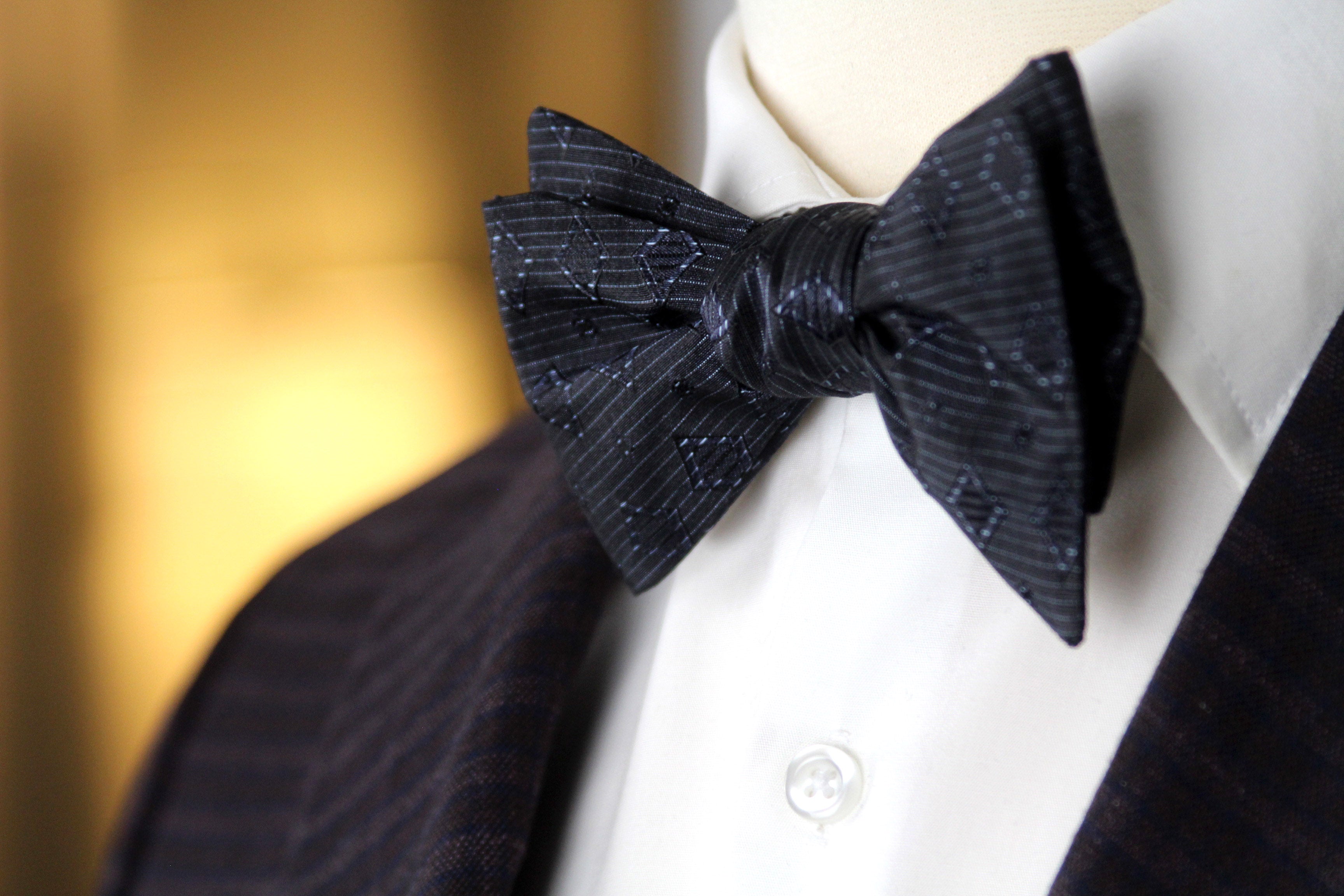 Silk Men's Bow Tie Navy Blue Ornament