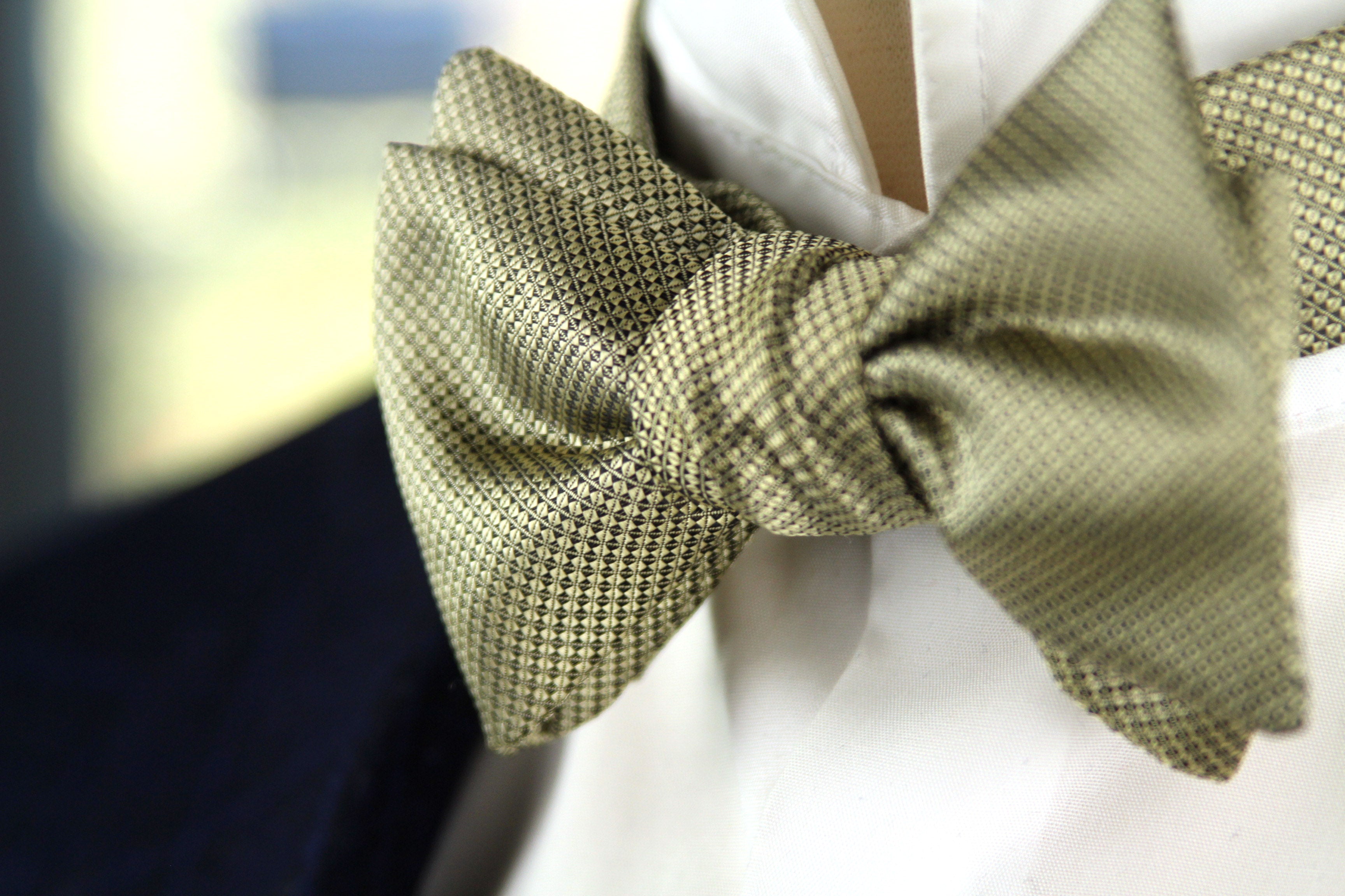 Silk Men's Bow Tie Gold