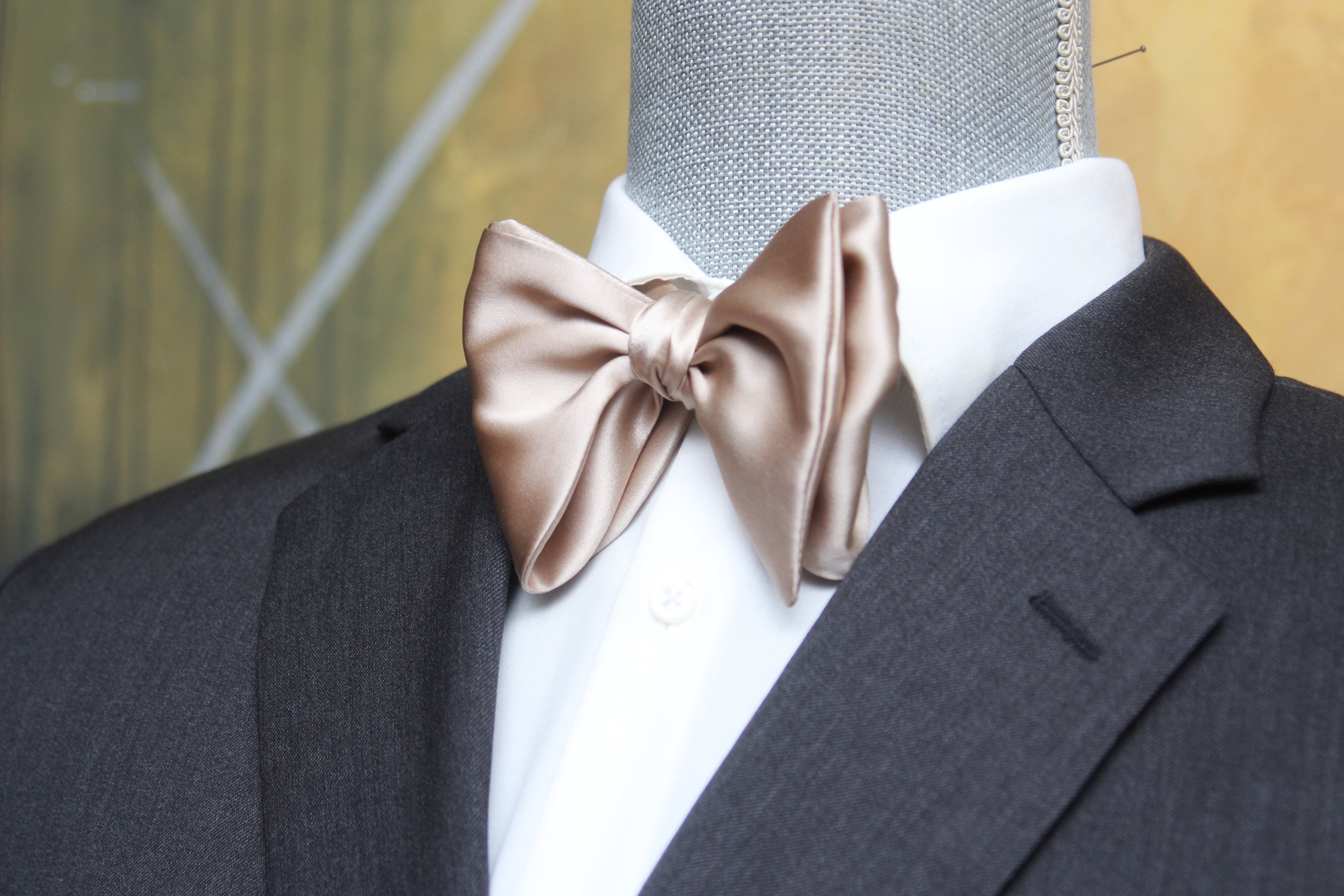 Big Butterfly Beige Silk Bow Tie