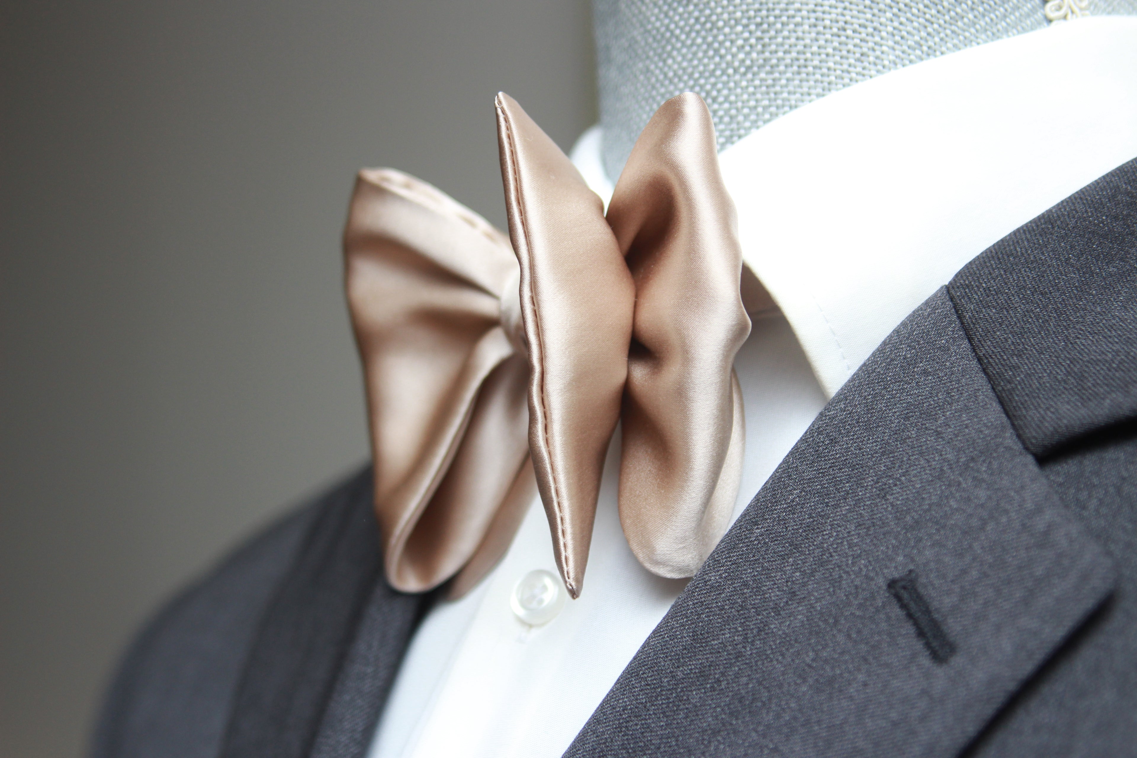 Big Butterfly Beige Silk Bow Tie