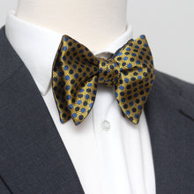 Load image into Gallery viewer, Large Men&#39;s Bow Tie
