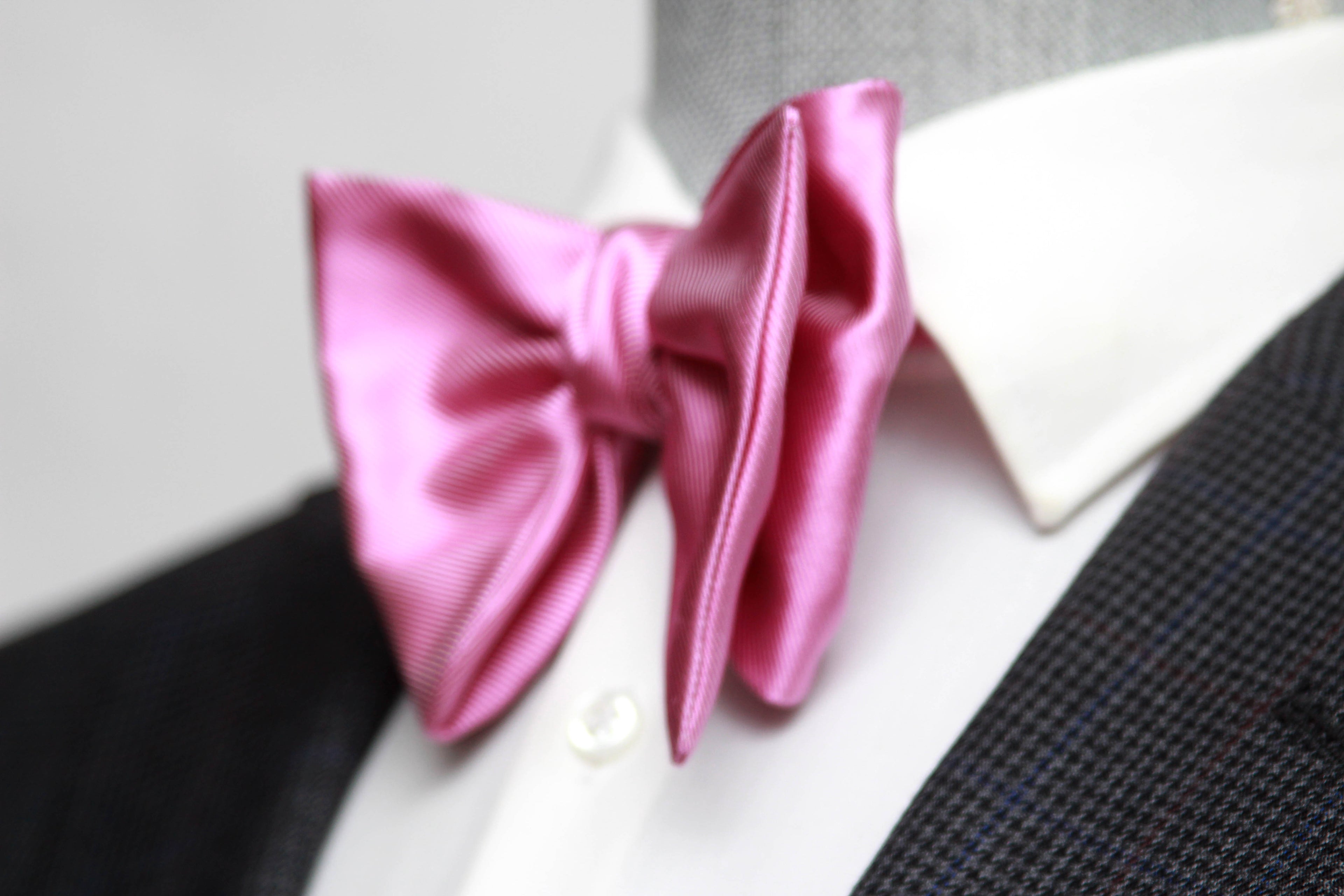 Big Butterfly Fuchsia Silk Bow Tie