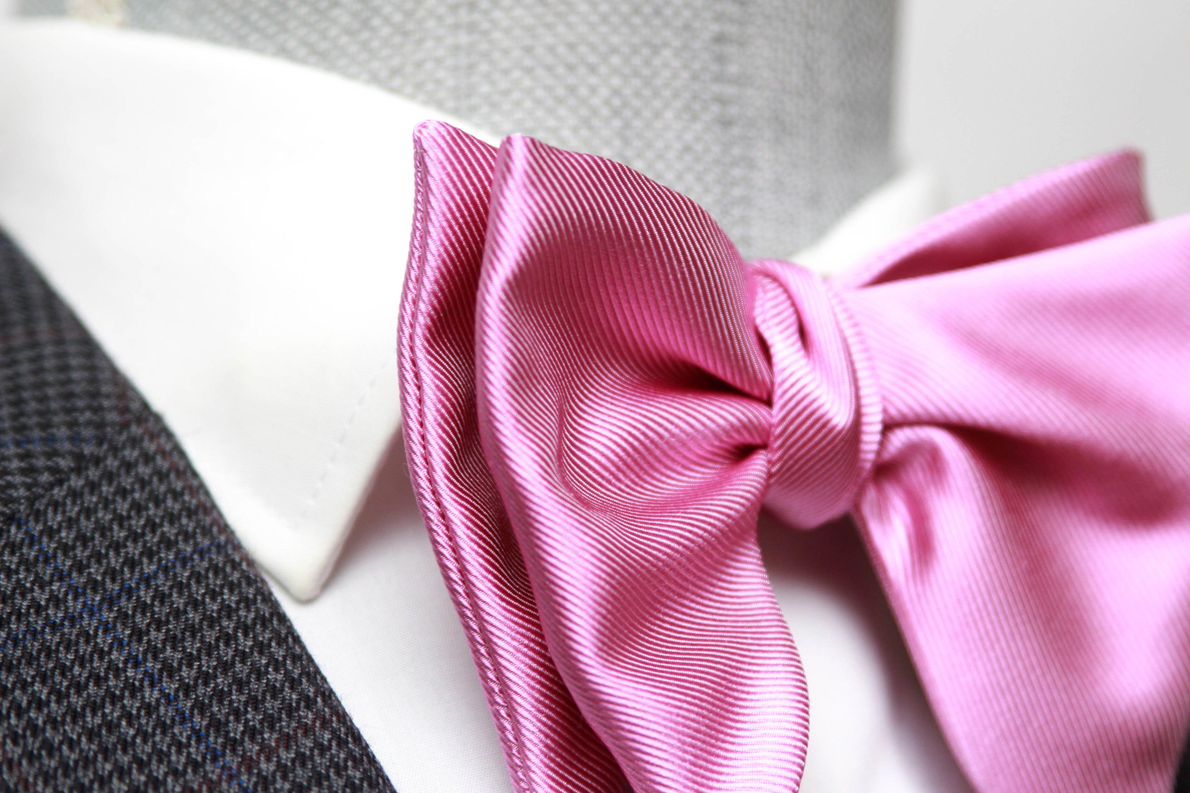 Big Butterfly Fuchsia Silk Bow Tie