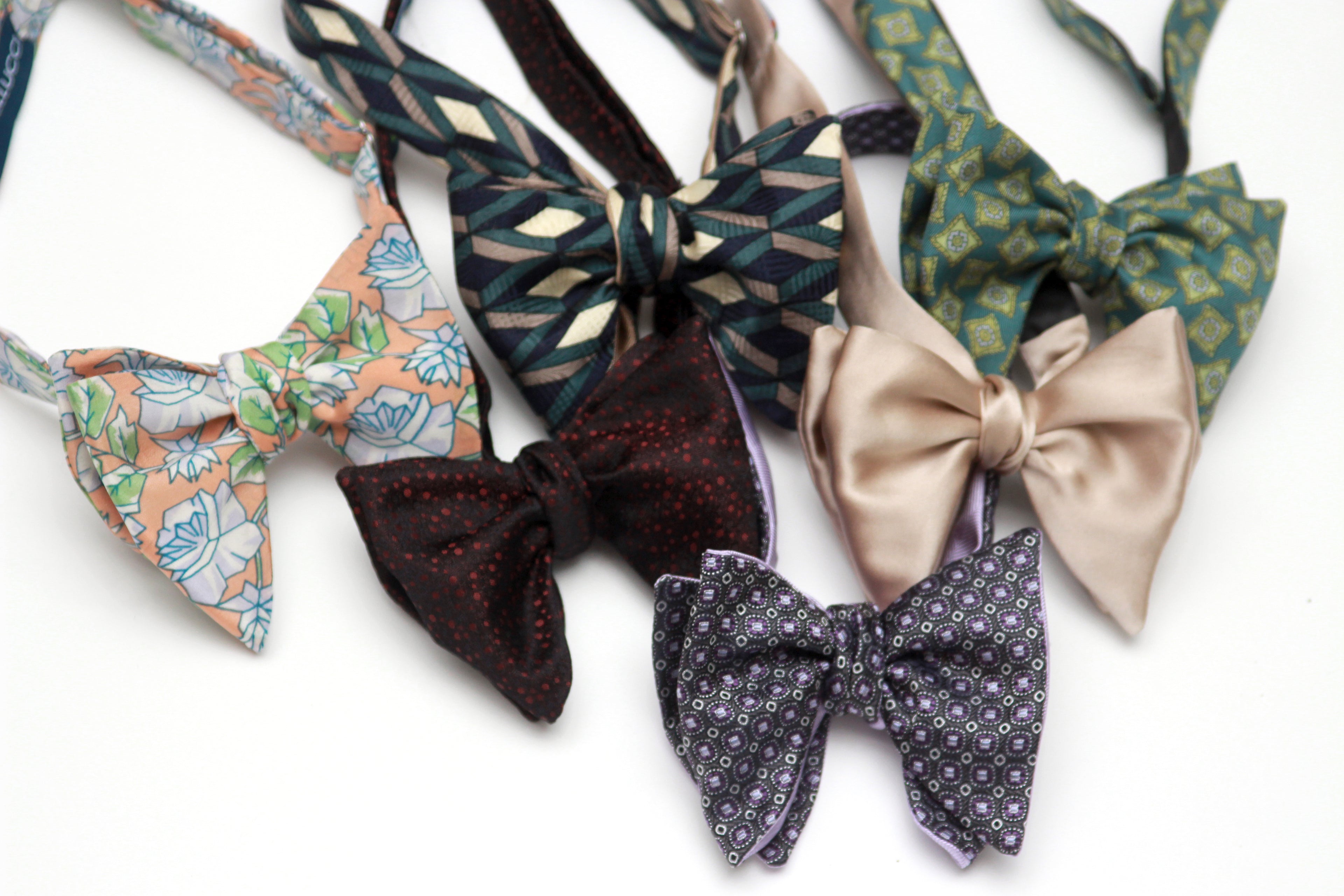Big Butterfly Beige Silk Bow Tie
