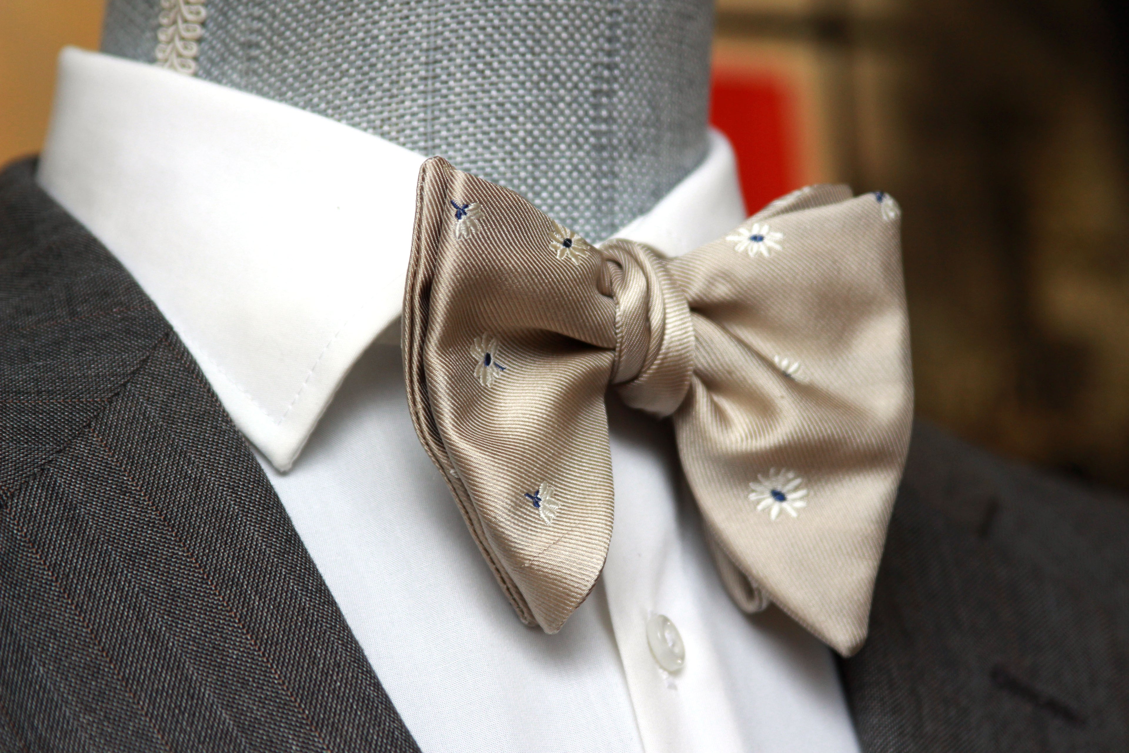 Big Butterfly Beige Blue Flower Silk Bow Tie