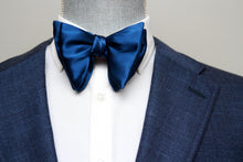 Load image into Gallery viewer, Men&#39;s Self-tied Bow Tie Big Butterfly Blue Solid
