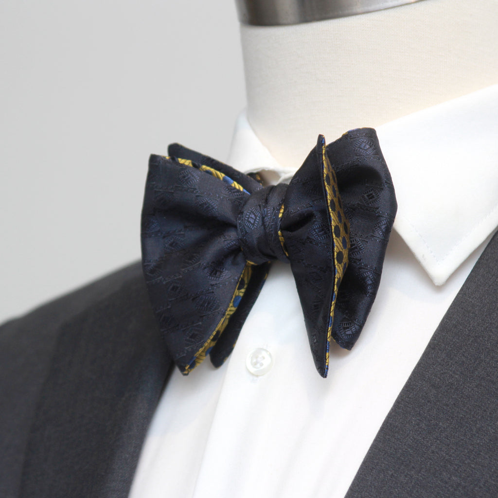 Large bow tie
